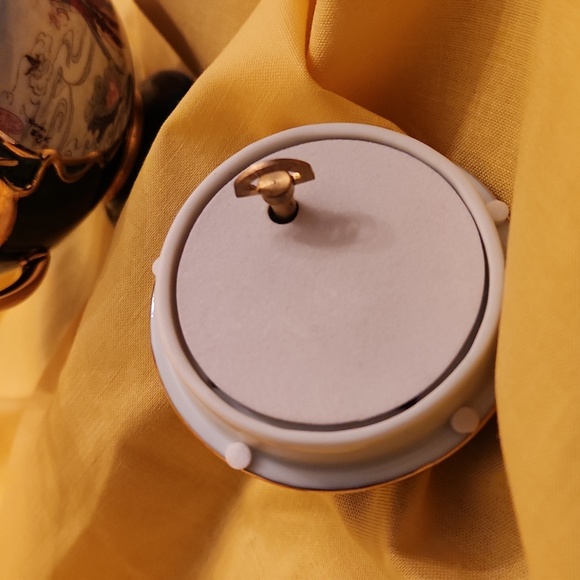 Ardleigh Elliott, Beauties of the Red  Mansion Music Box Collection - Picture 7 of 9